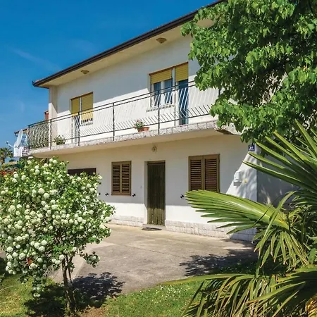 Two-bedroom In Apartman Kršan